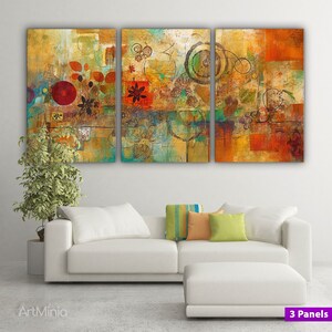 Op de afbeelding: Abstracte kunstprint met drie panelen met een kleurrijk ontwerp met cirkels, spiralen en geometrische vormen in tinten van oranje, geel, rood, groen en blauw.