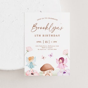 Peut inclure: Une invitation d'anniversaire sur le thème des fées, rose et verte, pour le 5e anniversaire de Brooklyn. L'invitation représente deux fées avec des ailes, des fleurs et une maison en forme de champignon. Le texte indique "JOIN US TO CELEBRATE Brooklyn's 5TH BIRTHDAY APRIL 15 1-3PM 1234 Tulip Drive, Melbourne 3145 RSVP to Angela By April 1st - 123.456.7890"
