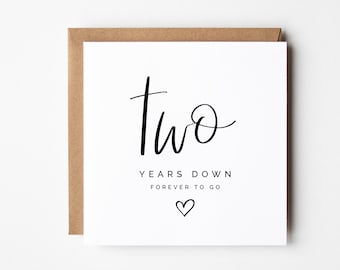 Fröhliche 2 Jahre Jubiläumskarte, zwei Jahre Down Forever to Go, bearbeitbare moderne minimalistische DIY quadratische Begrüßung Sofort-Download für Ehemann und Ehefrau