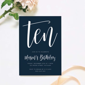 Minimalistische Geburtstagseinladung - Elegante moderne dunkelblaue Schrift, bearbeitbare druckbare DIY Kinderparty-Einladungsvorlage für Mädchen oder Jungen Z137