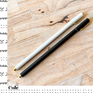 Caneta Gel | A Caneta Billie | Branco | Preto | Dica fina | Metal | Chique