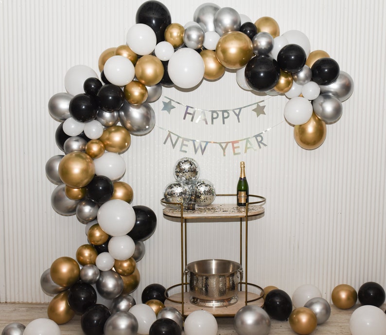 New Year's Eve Balloon Garland- Pump Included!  Balloon Arch/DIY Balloon Garland Arch Kit/New Year's Eve Decorations/NYE balloon garland 
