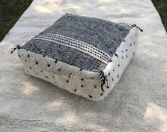 Pouf marocchino, ottomano marocchino vintage, pouf tappeto vintage, cuscino da pavimento, pouf sedia esterna, poof per meditazione yoga, pouf kilim all'aperto