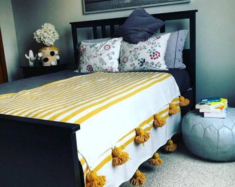 COZY THROW BLANKET - White/Yellow Blanket - Moroccan Throw Cute Soft Modern Blanket - Blanket Wedding Gifts - Pom Pom Blanket With Tassels