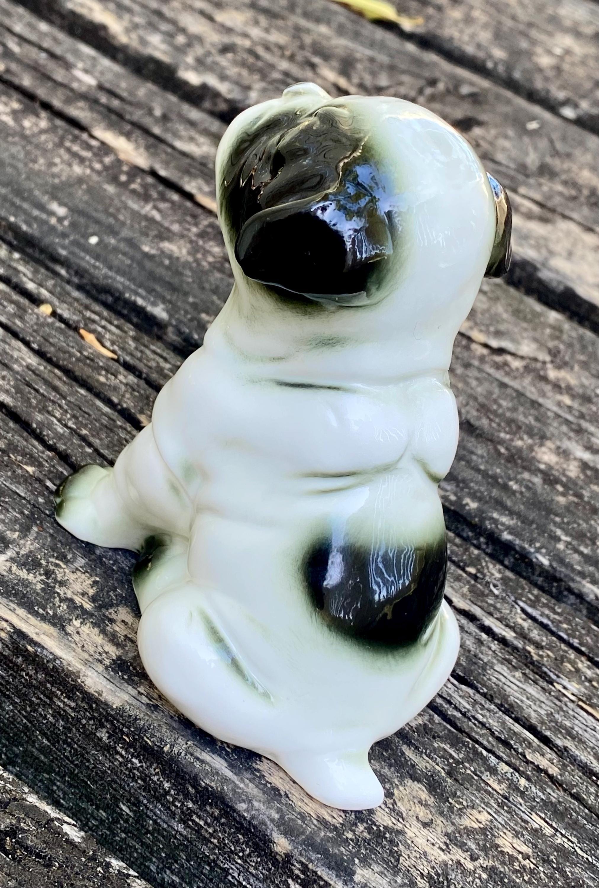 ヴィンテージのかわいいパグの置物/手描きのカラフルな芸術的な陶器の