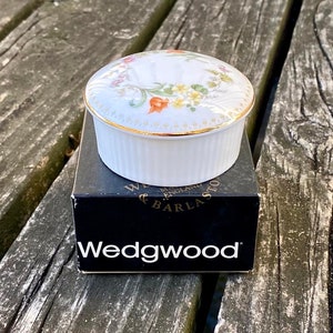 Vintage Wedgwood Bone China Floral Circlet Round Trinket Jewellery Box - In Original Packaging Made in England
