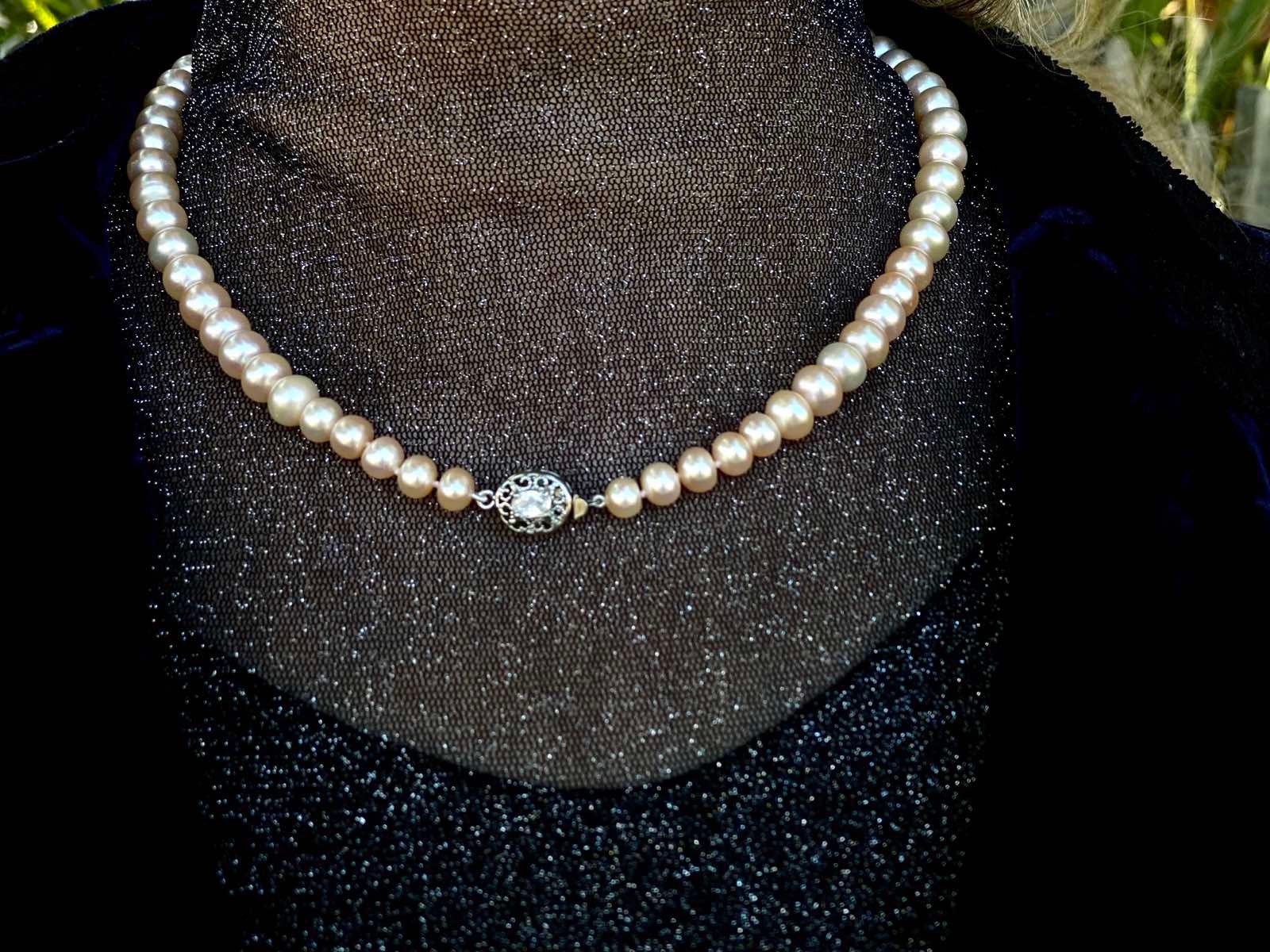 Vintage Mid Century Faux Pearl Necklace/silver Tone Ornate