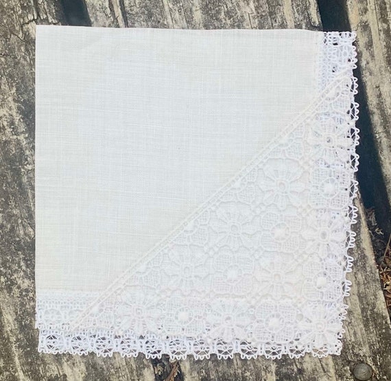 Vintage Pure Irish Linen Handkerchief with Lace D… - image 4