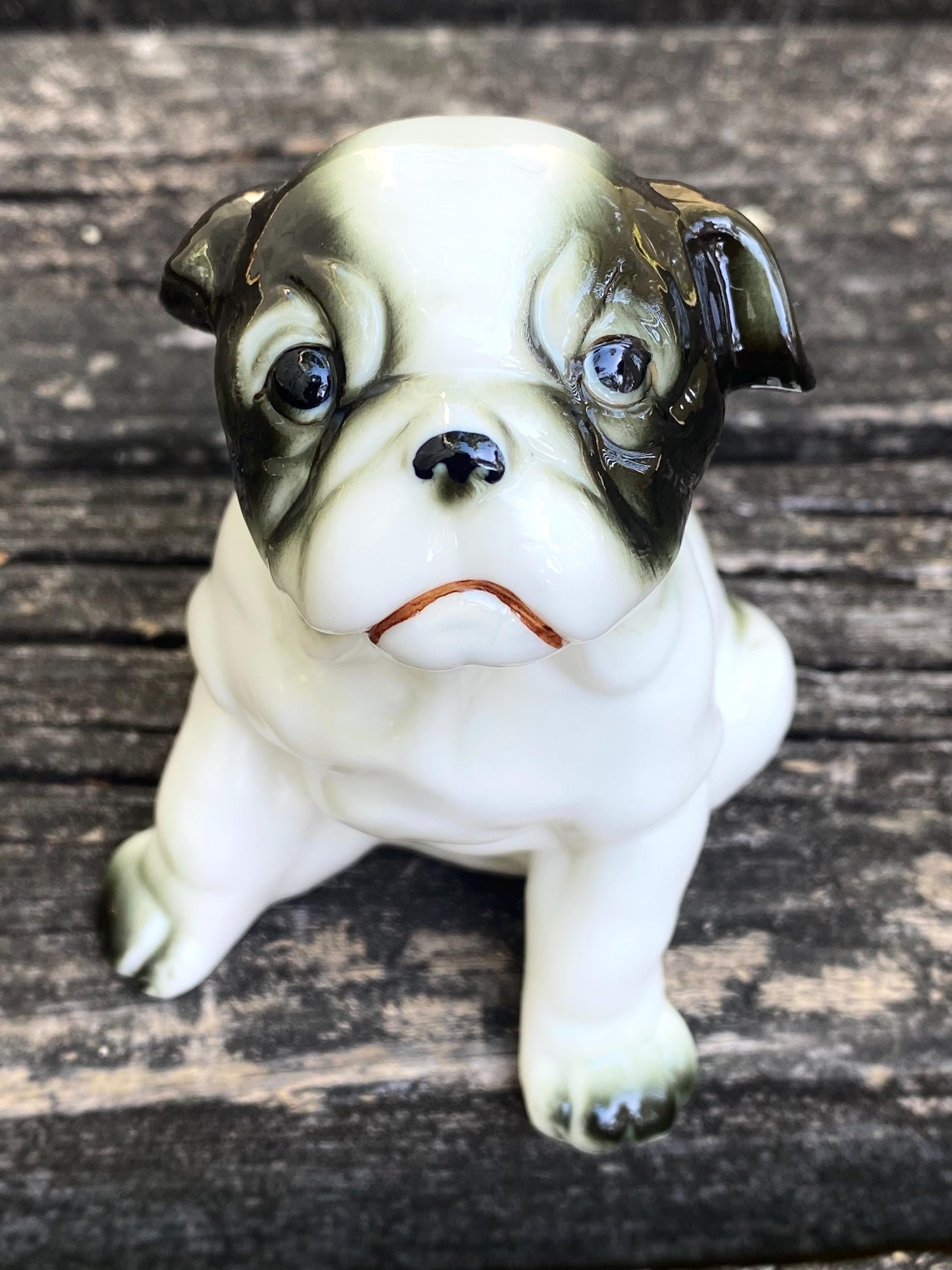 ヴィンテージのかわいいパグの置物/手描きのカラフルな芸術的な陶器の