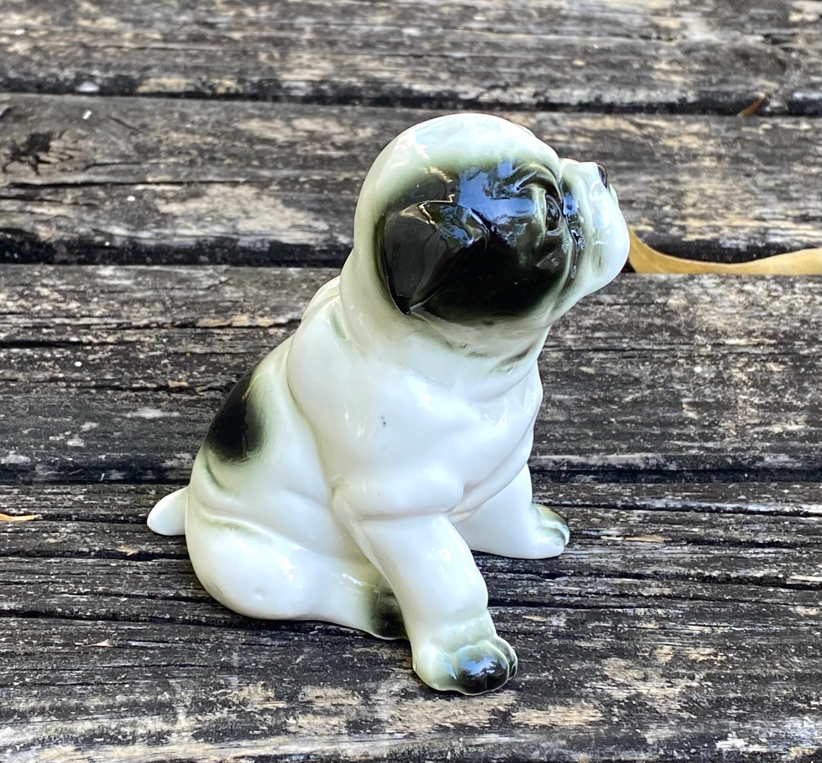 ヴィンテージのかわいいパグの置物/手描きのカラフルな芸術的な陶器の