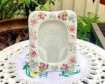 Vintage Collectible Ceramic White Floral Picture Frame/Decorative Photo Frame with Garden Flowers/Retro Frame/No glass