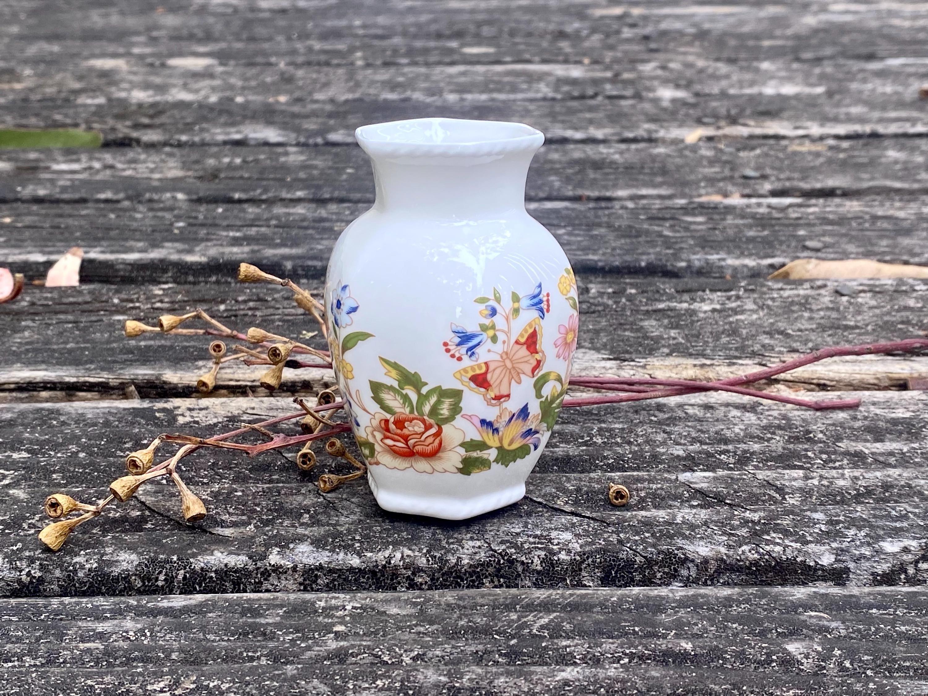 Vintage Cottage Garden Chelford Small Vase by Aynsley/fine Bone