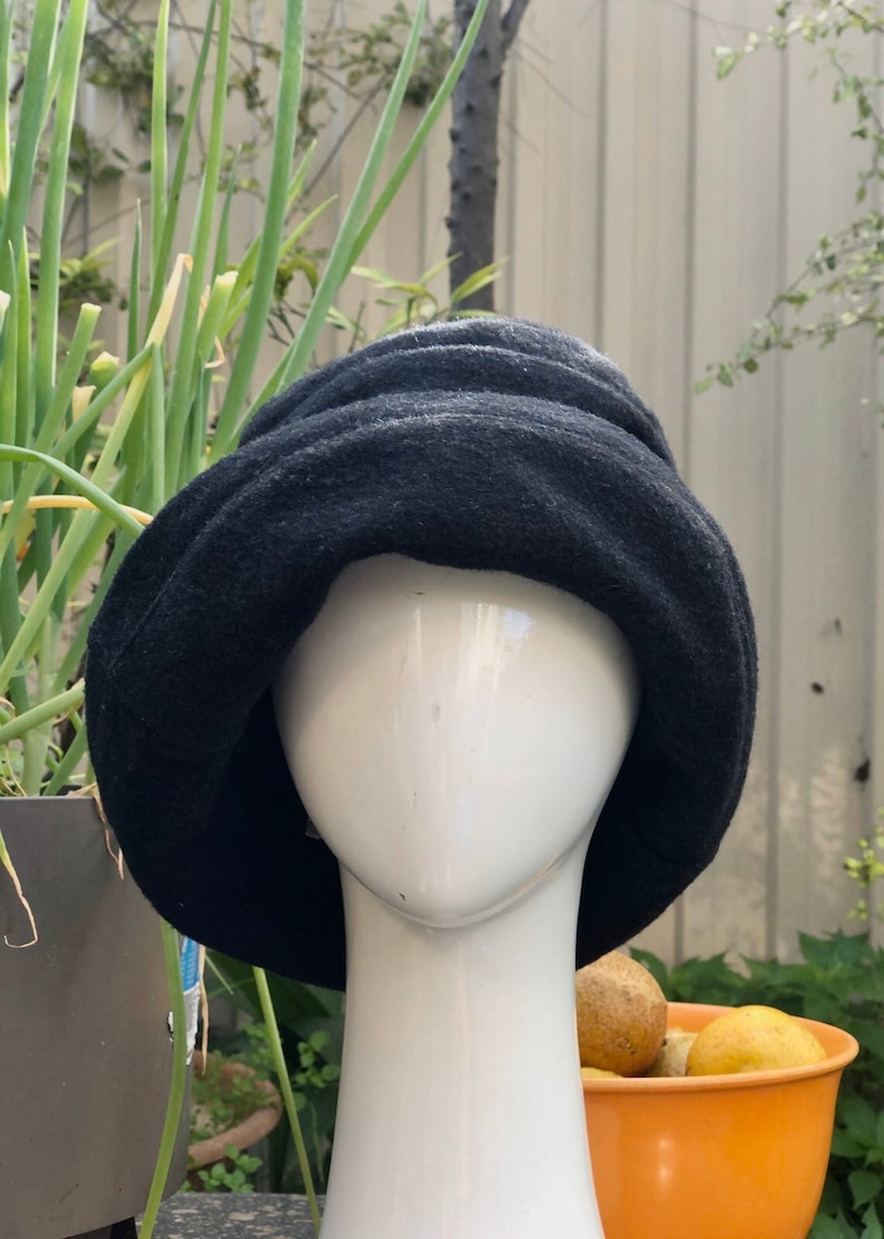 Crochetta Italian Wool Vintage 80s Black Bucket Style Winter Hat