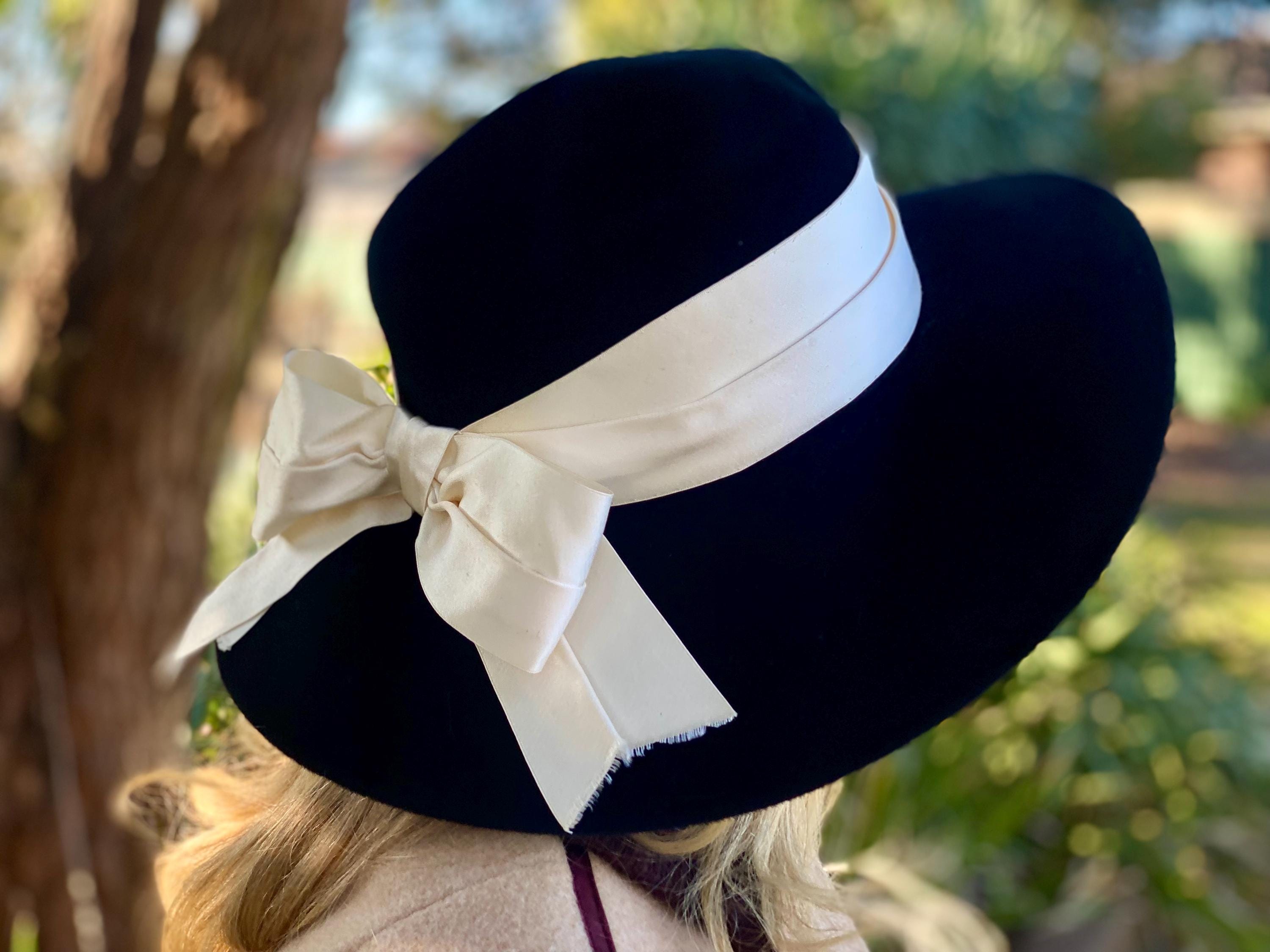 Caroline Black & White Bow Detail Hat