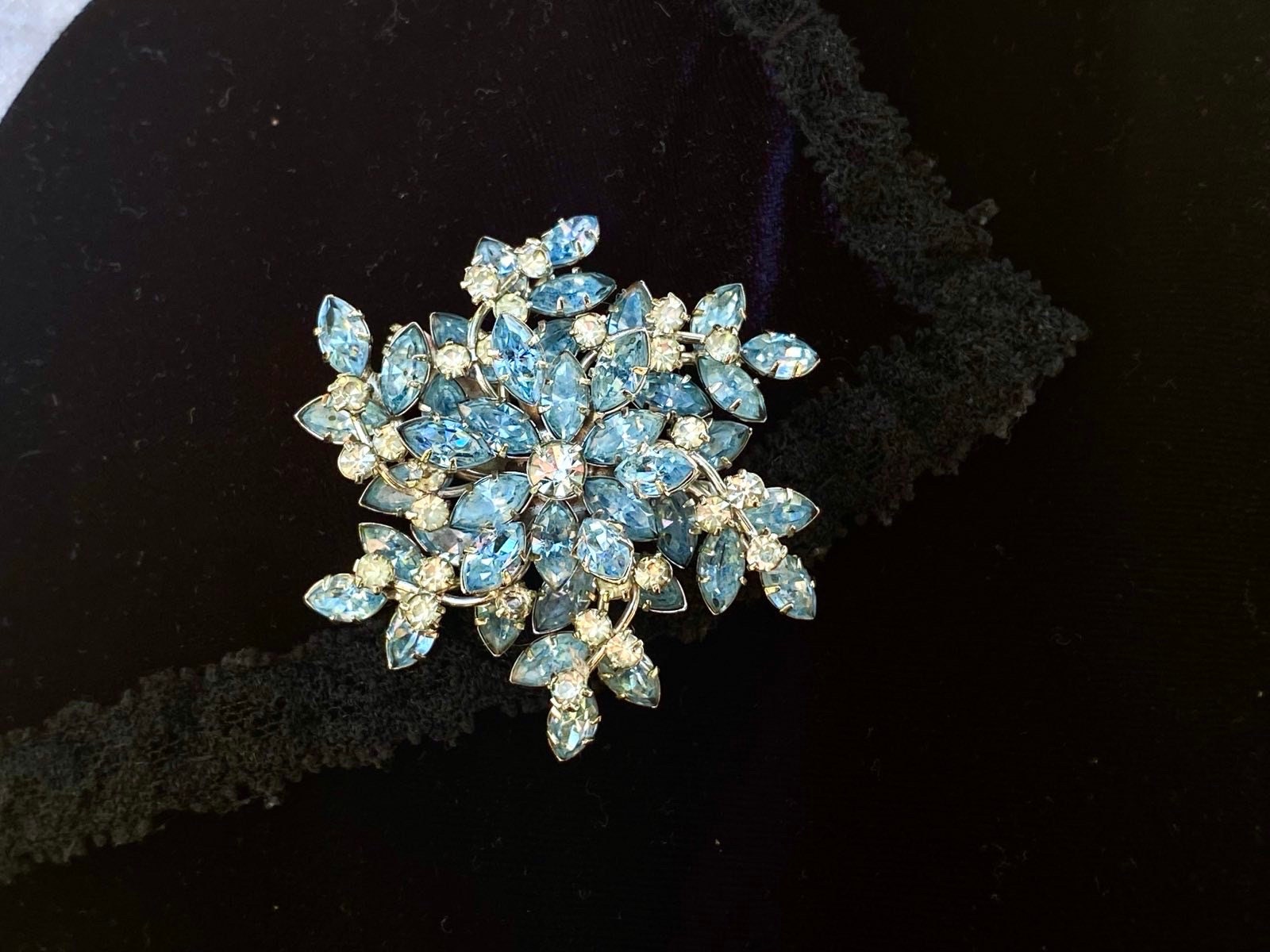 作家品！ブローチ Vintage Jewel Crest RARE “Waterlily” by Donald Simpson
