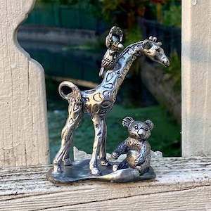 Vintage 1993 Collectible Pewter silver tone detailed hand crafted Figurine: Giraffe,Koala, Kookaburra by Seagull Canada Etain Zinn/Signed