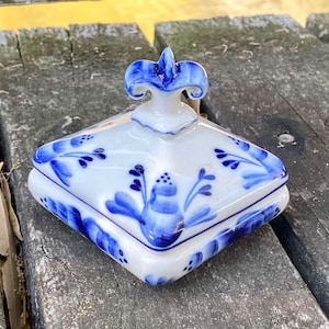 Vintage Collectible USSR Gzhel  Porcelain Trinket Box with Flower Top - Hand Painted Blue&White Style Decor Box with Lid/Folc style