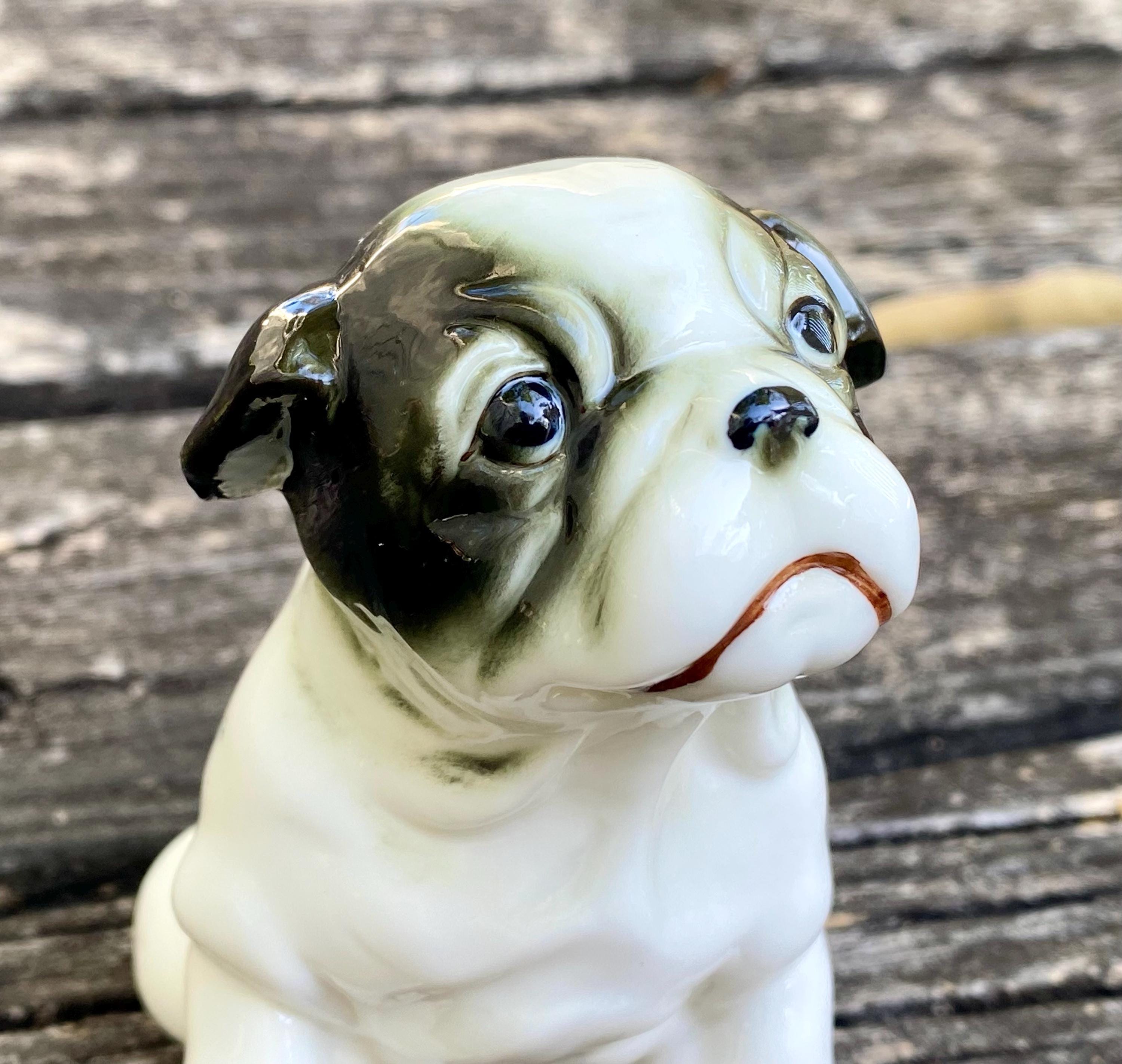 ヴィンテージのかわいいパグの置物/手描きのカラフルな芸術的な陶器の