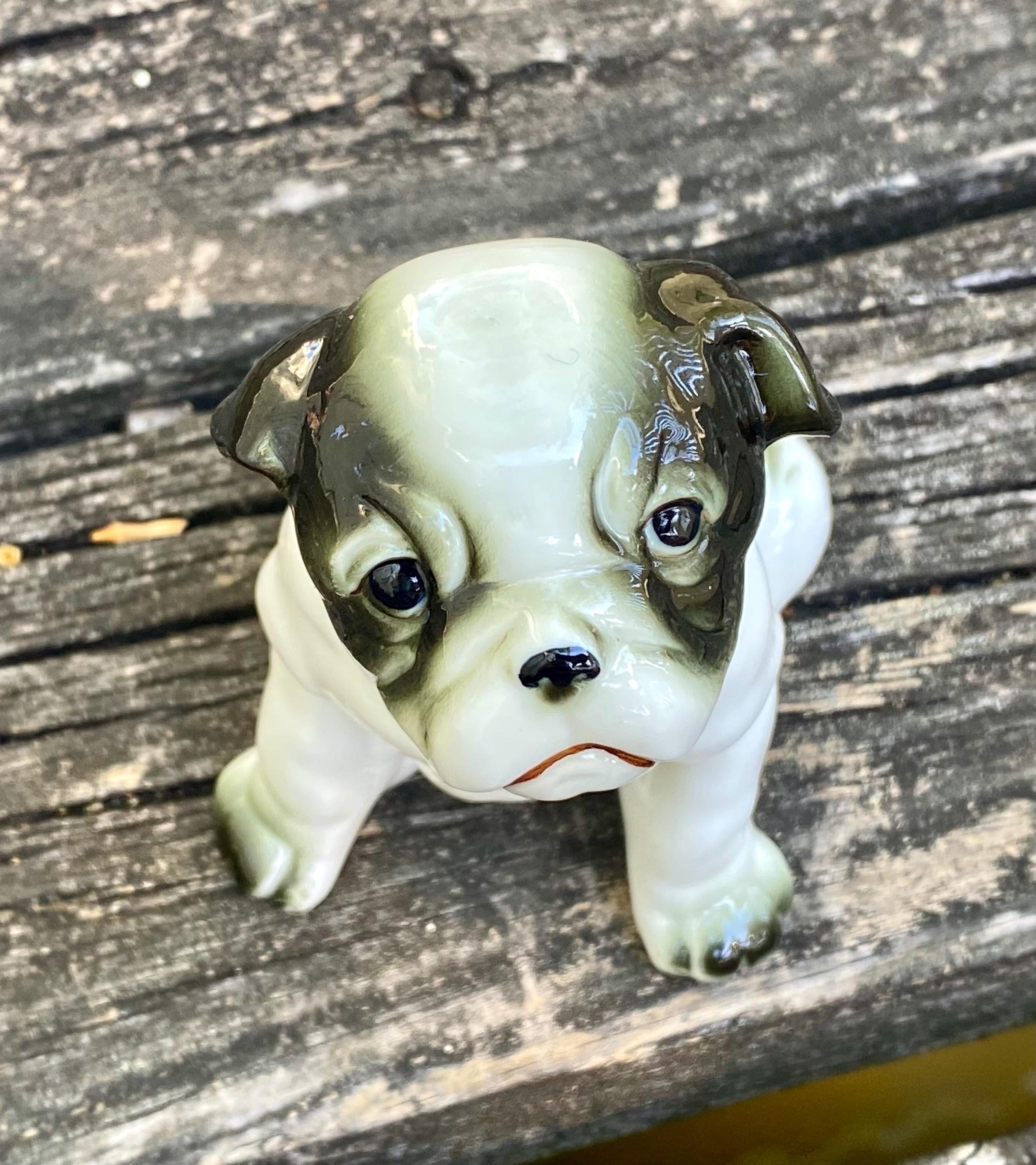 ヴィンテージのかわいいパグの置物/手描きのカラフルな芸術的な陶器の