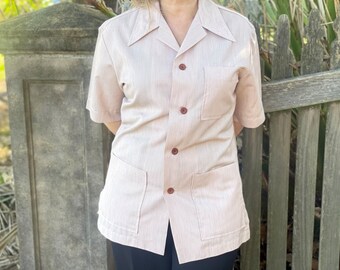 Vintage Country Club Unisex Gender Neutral Light Tan Pink Button Up Short Sleeved Shirt with Pockets - Size M