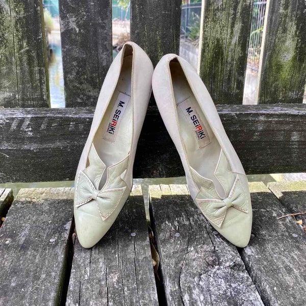 Vintage 80s M Seiriki Original Cream and Sage Green Low Heel Shoes - Retro Pumps - Size 5