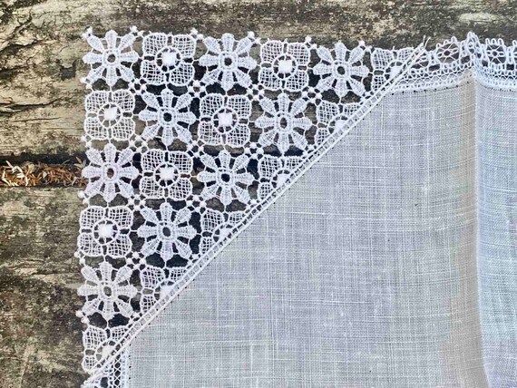 Vintage Pure Irish Linen Handkerchief with Lace D… - image 6