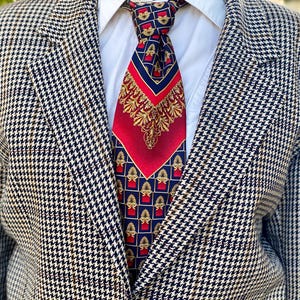 Vintage 1980s Pierre Cardin Art Deco Repeated Pattern Red and Dark Royal Blue with Gold Detailing - Pure Silk Tie Made in Italy