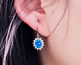 Delicate witte opaal oorbellen, blauwe opaal oorbellen, opaal bungelen oorbellen, sterling zilveren oorbellen, opaal vrouwen oorbellen