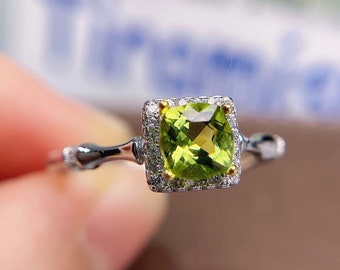 Anillo de peridoto de plata esterlina / Anillo de peridoto natural / Piedra de nacimiento de agosto / Joyería de peridoto / Periot verde genuino / Regalo de anillo delicado para ella