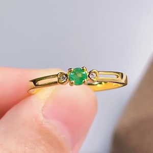 Natural Emerald Ring, Women Emerald Ring, Colombia Raw Green Gemstone Ring, May Birthstone Ring, Dainty Ring, Anniversary Ring, Gift for Her