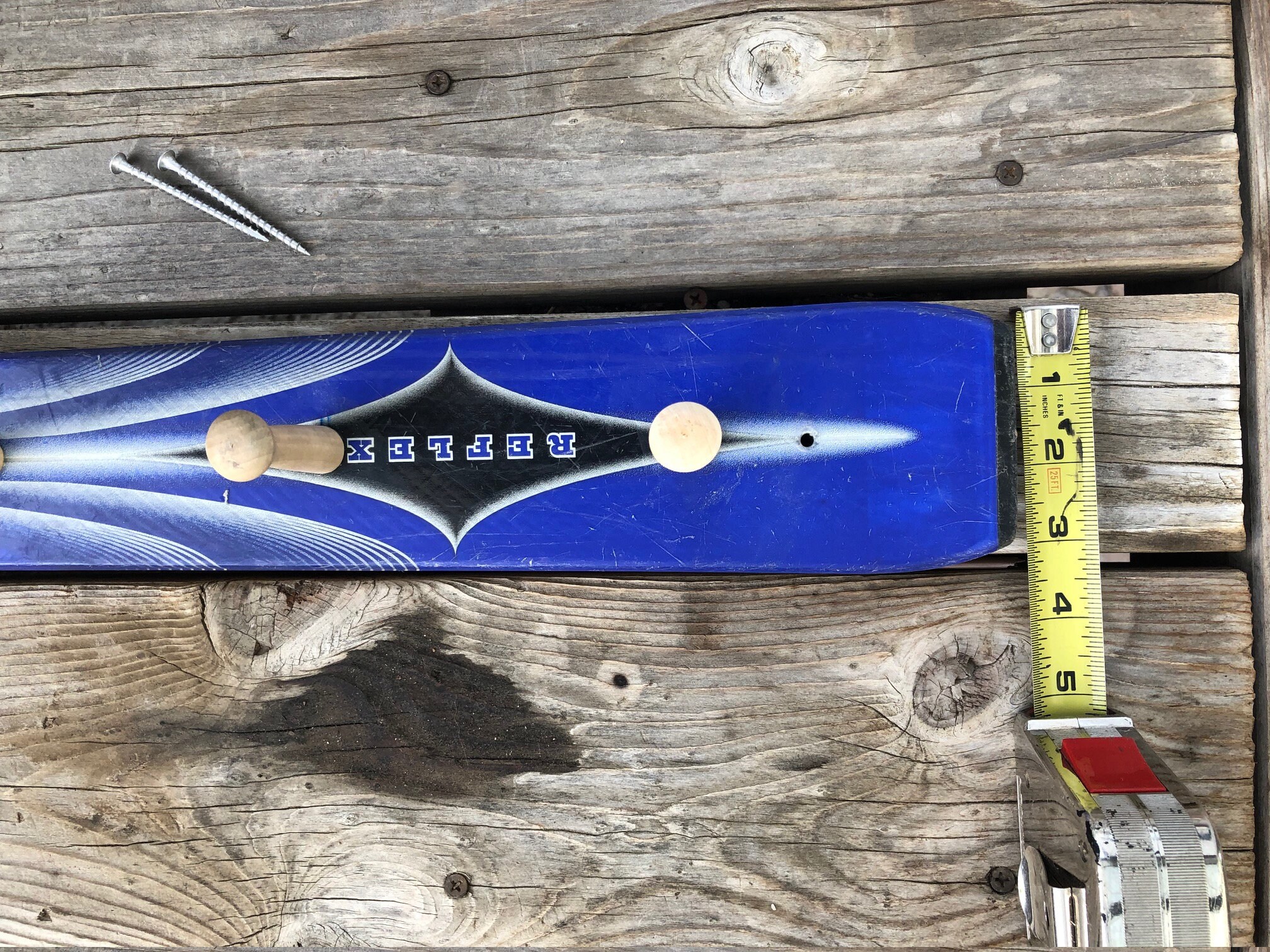 Coat Rack Made From the Tail of a Retro Upcycled K2 Reflex Ski Holds 4