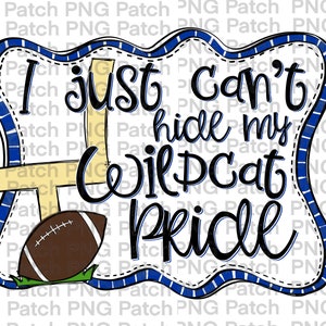 Peut inclure: Un graphique sur le thème du football bleu et blanc avec un ballon de football et un poteau de but. Le texte dit "Je ne peux tout simplement pas cacher ma fierté de Wildcat".