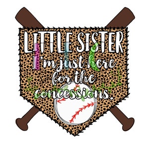 Puede incluir: Un plato de home de béisbol con un diseño de estampado de leopardo. El texto "Little Sister I'm just here for the concessions." está escrito en el plato de home. Dos bates de béisbol están cruzados detrás del plato de home.