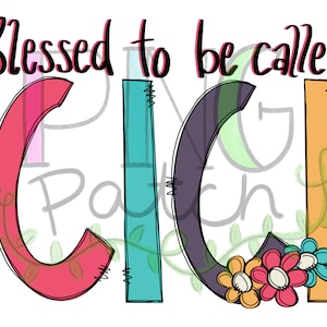 Pode incluir: Um design gráfico colorido com o texto "Blessed to be called GIGI". A palavra "GIGI" está em letras grandes e multicoloridas com um adorno floral. O texto é delineado em preto sobre um fundo branco.