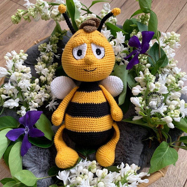 WILLY the bee GUCIO Handmade baby gift Stuffed bee Cute gift for florist and farmer Bee nursery Save the bee Bee lover gift Baby shower gift