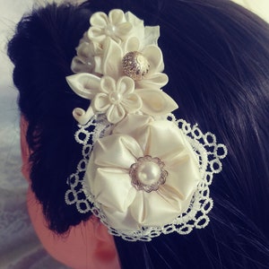 Ivory Flower Hair Clip: Lace & Satin Kanzashi Hairpiece