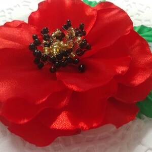 Red Poppy flower hair clip, Large red satin flower hairpin, Flower girl hair piece, Wedding hair accessory, Bridal Red flower fascinator,