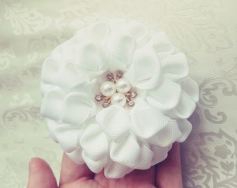 White cute flower girls hair clip, White large kanzashi  hair flower, Unique hair bow, First communion hair piece Flower girl headpiece gift