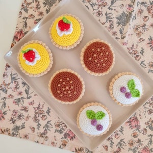 Crochet tart: Chocolate, blueberry or custard