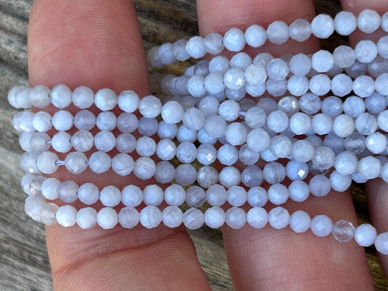 Agate bleue dentelle perles facettée, 10 perles facettes gemme naturelle tons bleu/parme, pierre naturelle 3,2mm image 3