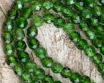 6 perles Diopside verte 4mm ronde à facettes, perles naturelles, gemmes rondes taillées.