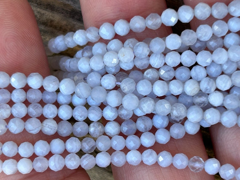 Agate bleue dentelle perles facettée, 10 perles facettes gemme naturelle tons bleu/parme, pierre naturelle 3,2mm image 2