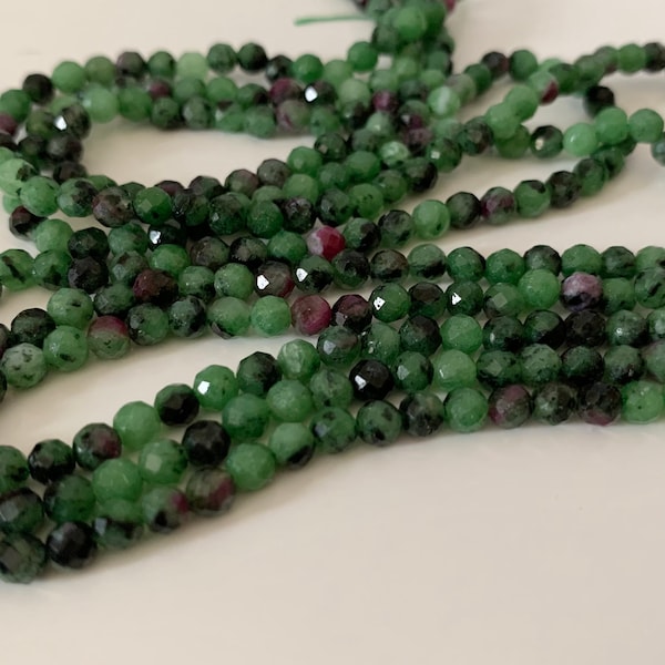 10 perles 4mm  Rouge Vert Rubis Zoisite facettée naturelle 4 mm, 10 perles Zoisite facettes gemme naturelle 4mm tons vert/ vert sombre/ rose