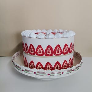Torta di fragole fatta a mano in carta – Decorazione gourmet e originale – Regalo unico ed eco-responsabile