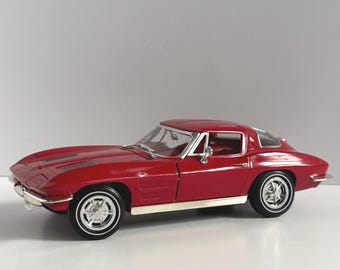 Vintage ERTL 1963 Corvette Sting Ray 1:18 Diecast | Red Split Window American Muscle Car