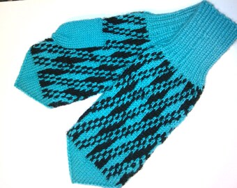 Handmade warm and beautiful gloves for women.
