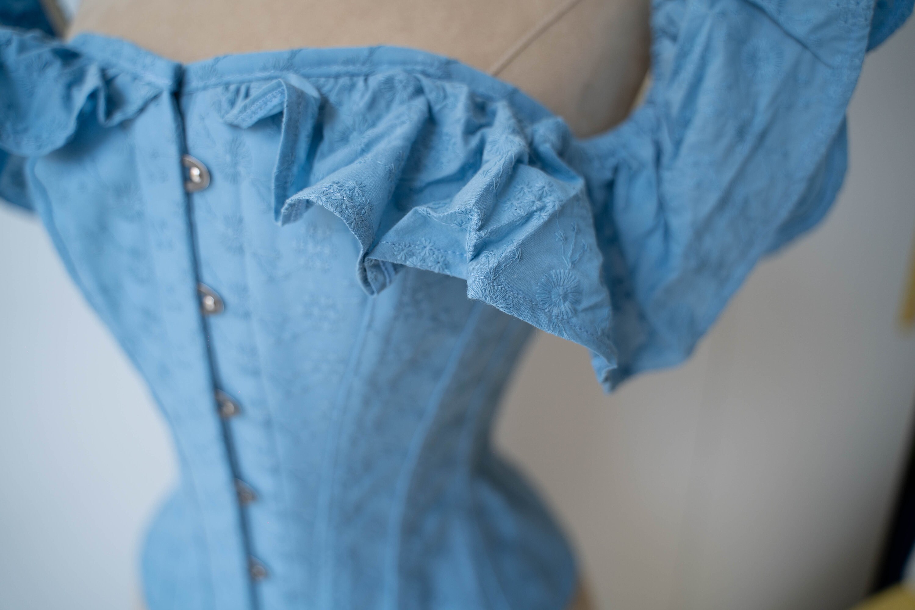 NEW BEAUTIFUL Classic Victorian Off-shoulder Ruffles Style Classy Sky ...