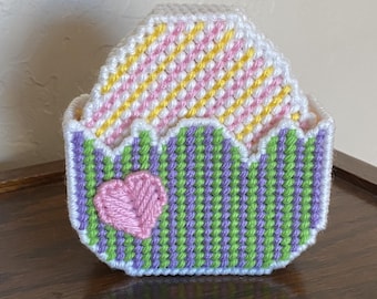 Set di sottobicchieri decorati a forma di uovo di Pasqua.