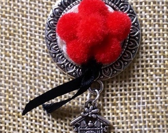 Bollenhut de cadena con reloj de cuco