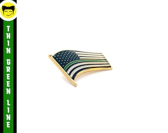 Broche de lapela com a bandeira da Linha Verde Fina: Bandeira americana em esmalte, apoio ao Exército.